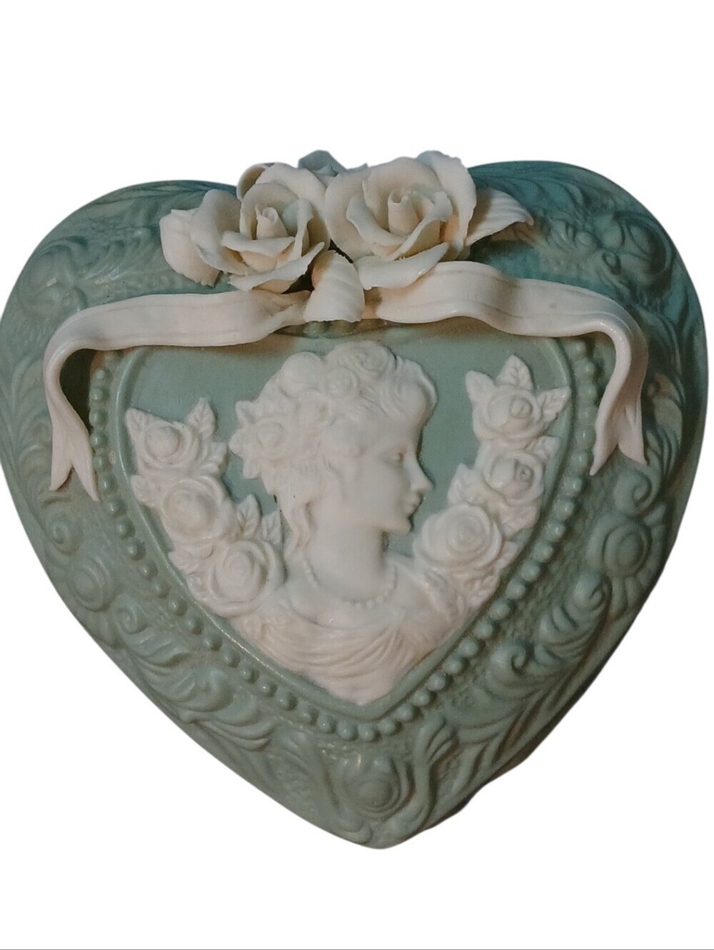 Vintage Ceramic & Faux Ivory Roses & Ladies Bust Jewelry Box Shaped Like A Heart - Picture 7 of 15